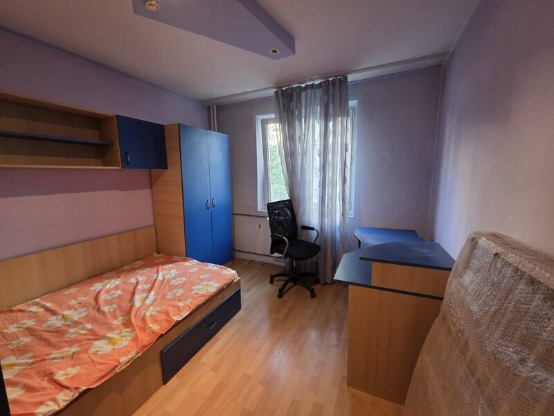 Nicolae Grigorescu bloc 1982- 2 bai, etajul 3