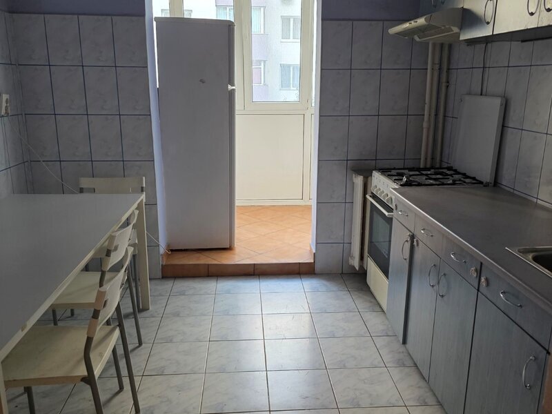 Nicolae Grigorescu bloc 1982- 2 bai, etajul 3